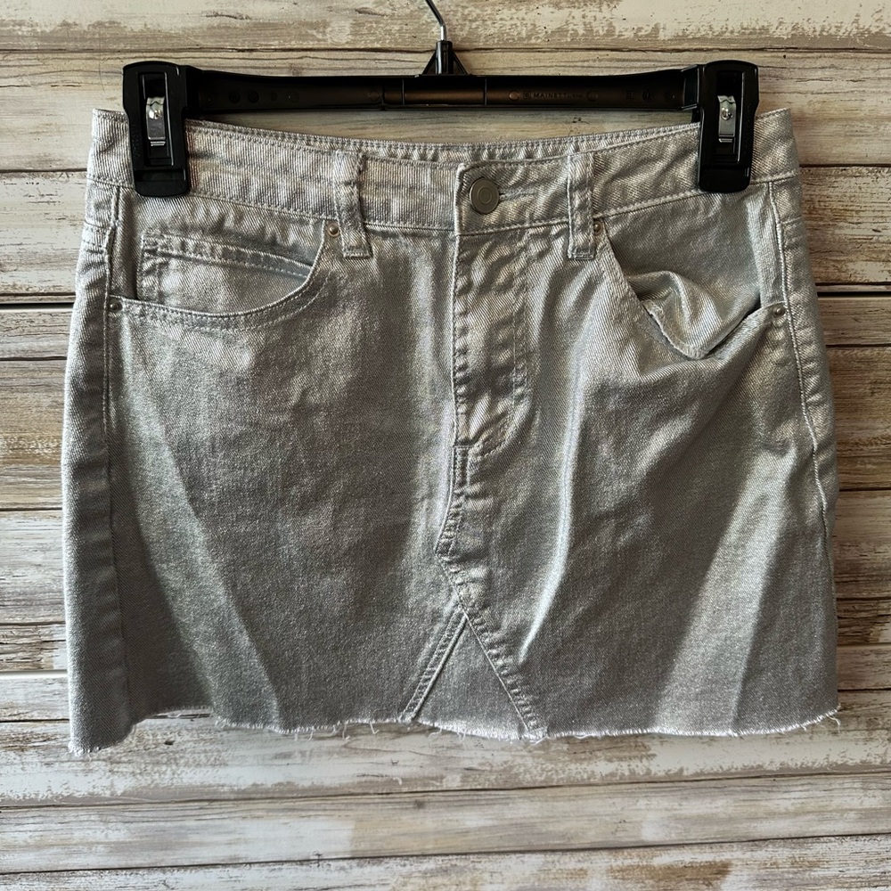 ✨ Forever 21 Silver Metallic Denim Mini Skirt Size Small